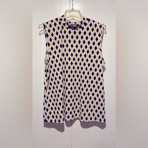 Sleeveless mock neck puff print blouse